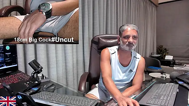 Snapshot of OnlineBossUK chatting on 06-20-26, 08:47 OnlineBossUK online show from 06-20-26, 08:47