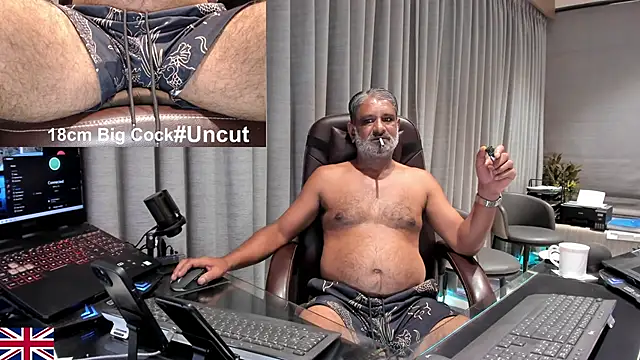 Snapshot of OnlineBossUK chatting on 05-15-26, 05:16 OnlineBossUK online show from 05-15-26, 05:16