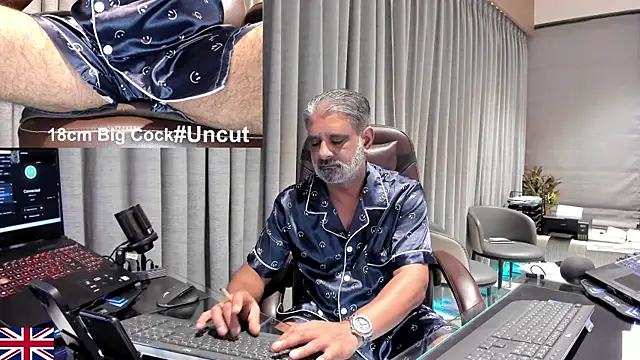 Snapshot of OnlineBossUK chatting on 04-19-26, 12:17 OnlineBossUK online show from 04-19-26, 12:17