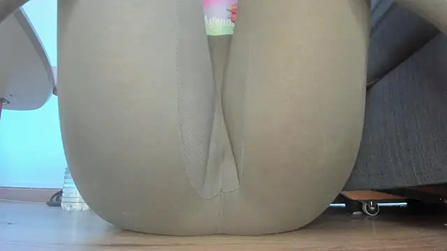 Snapshot of Squirtlady38 chatting on 07-04-26, 08:21 Squirtlady38 online show from 07-04-26, 08:21