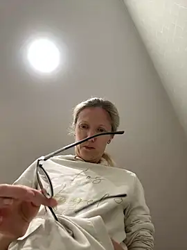 angelmommu online show from 10-10-25, 04:02