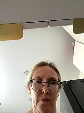 angelmommu online show from 10-30-25, 08:23