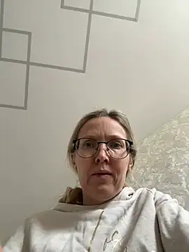 angelmommu online show from 02-12-26, 09:42