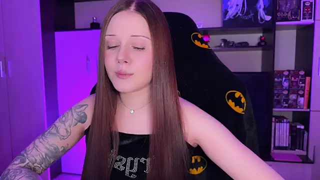 Snapshot of jasminevine chatting on 04-12-26, 03:43 jasminevine online show from 04-12-26, 03:43