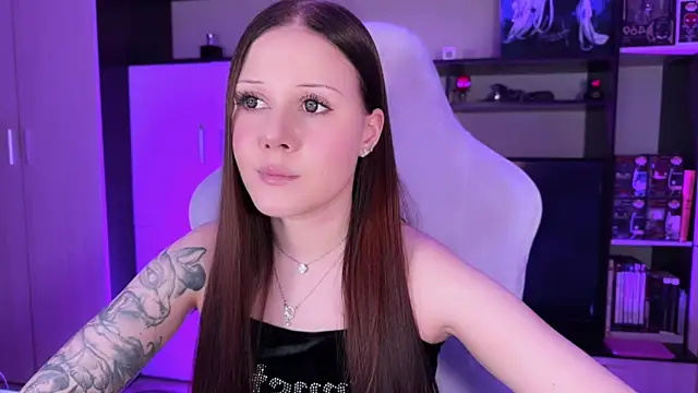 Snapshot of jasminevine chatting on 01-18-26, 02:37 jasminevine online show from 01-18-26, 02:37