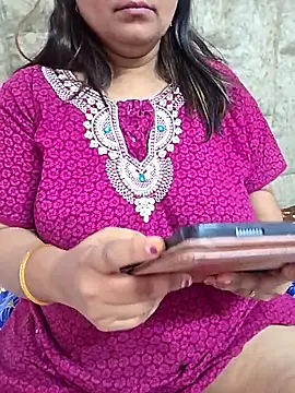 Snapshot of MOM-SUN-COUPLE chatting on 04-23-26, 07:26 MOM-SUN-COUPLE online show from 04-23-26, 07:26