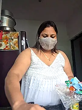 MOM-SUN-COUPLE online show from 10-05-25, 10:28