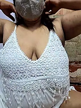 MOM-SUN-COUPLE online show from 11-01-25, 09:19