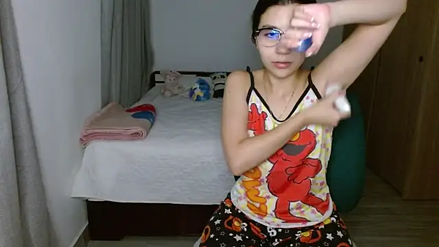 mia  lopez  online show from 11-06-25, 02:15