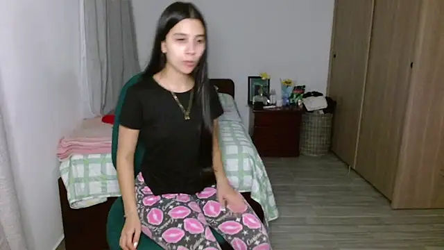 mia  lopez  online show from 09-22-25, 03:45