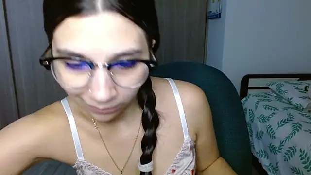 mia  lopez  online show from 12-19-25, 01:42