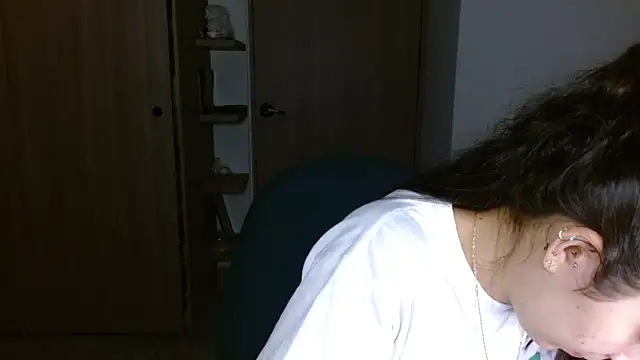 mia  lopez  online show from 05-09-26, 04:49