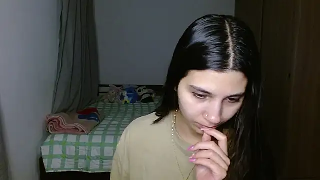 mia  lopez  online show from 10-17-25, 01:31