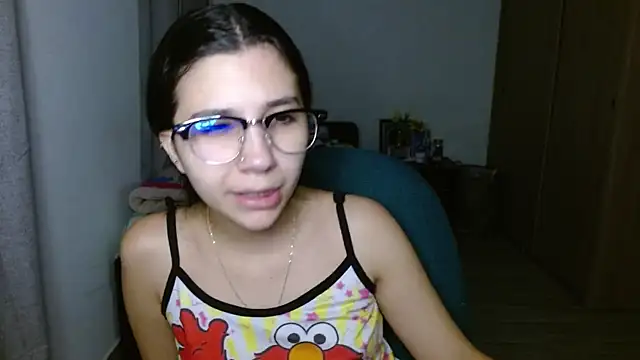 mia  lopez  online show from 10-22-25, 12:54