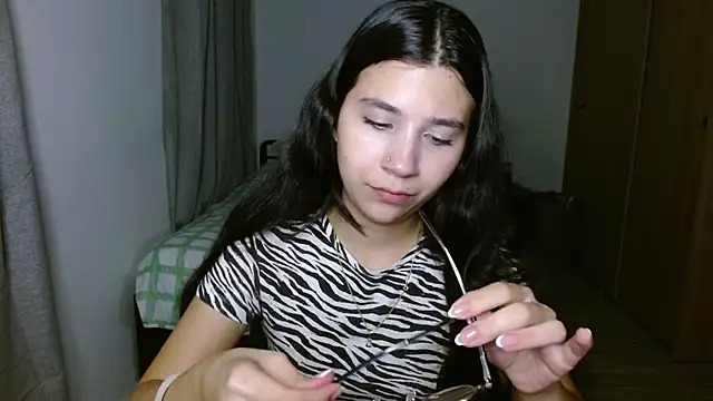 mia  lopez  online show from 10-23-25, 12:53