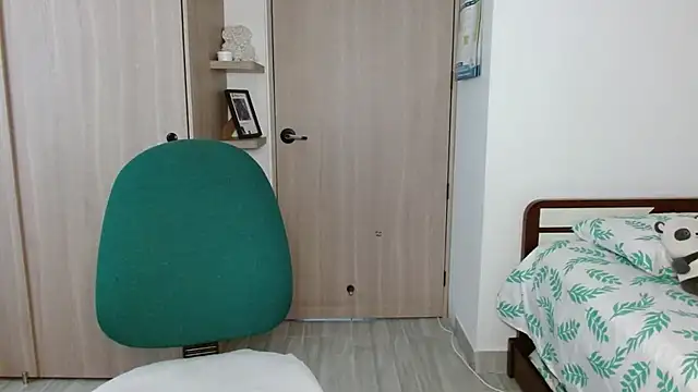 mia  lopez  online show from 12-04-25, 01:37