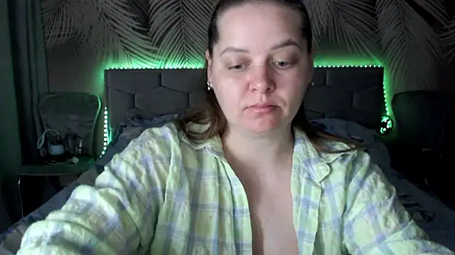 uliastar online show from 05-22-26, 06:11
