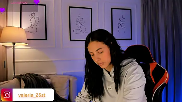 valeriia25  online show from 03-12-25, 11:43