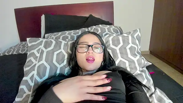 Snapshot of Hott_Hanna chatting on 10-18-25, 06:48 Hott Hanna online show from 10-18-25, 06:48