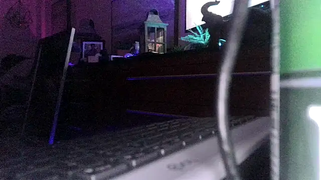 hotplombier online show from 03-07-26, 06:42