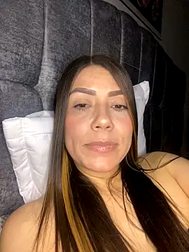 martina contreras online show from 10-31-25, 07:05