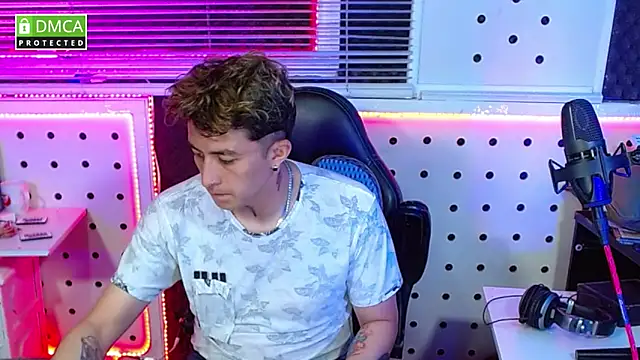 Darko0717 online show from 10-14-25, 01:56