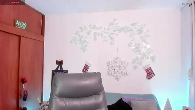 Cata green online show from 12-19-25, 07:49