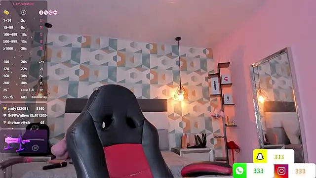 Snapshot of LIA_ROUX1 chatting on 02-27-25, 06:13 LIA ROUX1 online show from 02-27-25, 06:13