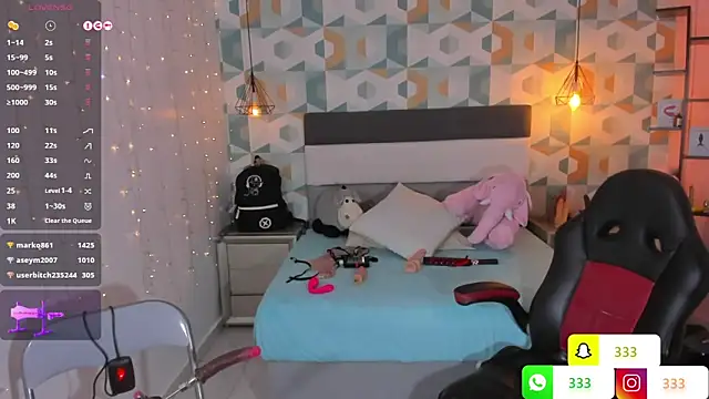 Snapshot of LIA_ROUX1 chatting on 02-24-25, 05:54 LIA ROUX1 online show from 02-24-25, 05:54