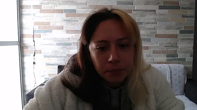 MommyMiaWs online show from 10-04-25, 01:34