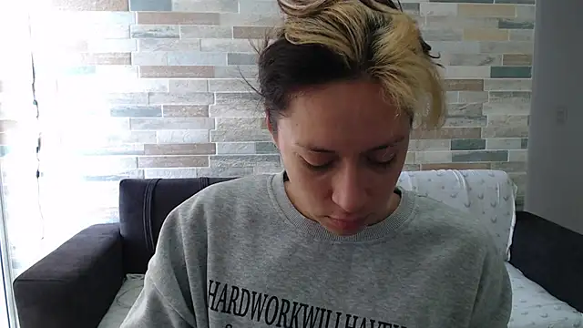 MommyMiaWs online show from 09-26-25, 03:19