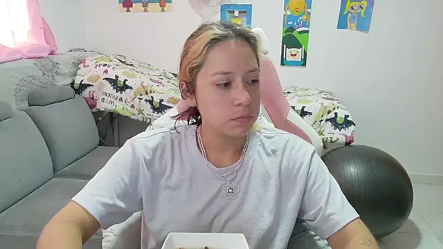 MommyMiaWs online show from 04-20-26, 01:13