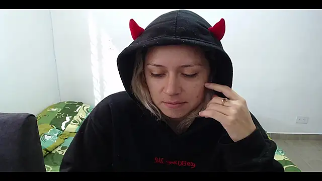 MommyMiaWs online show from 02-18-25, 01:22