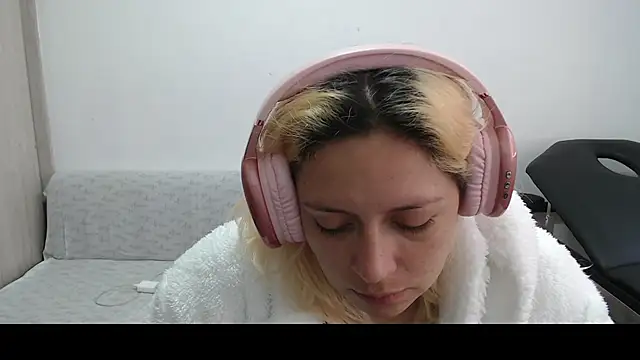 MommyMiaWs online show from 03-10-25, 04:03