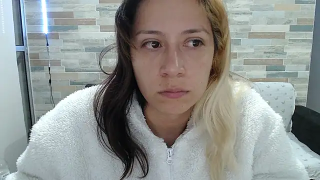 MommyMiaWs online show from 10-03-25, 02:37