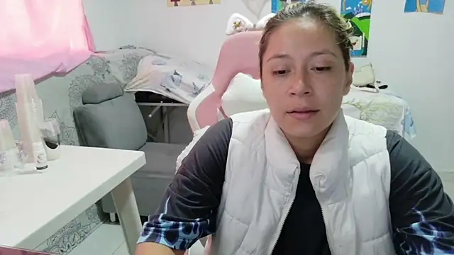 MommyMiaWs online show from 05-06-26, 02:54