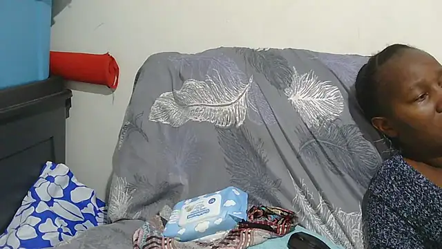 sluttylaura21 online show from 12-03-25, 05:56