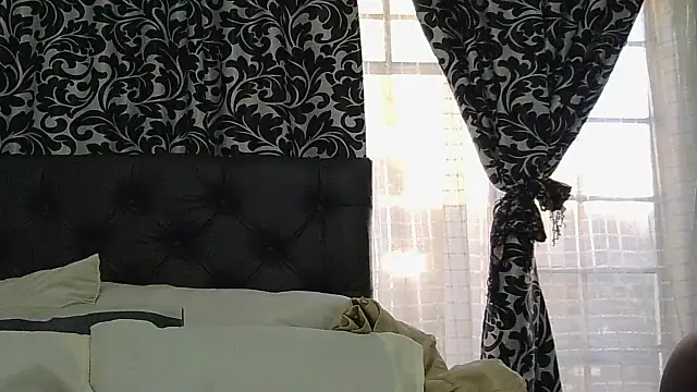 sluttylaura21 online show from 07-04-26, 06:31