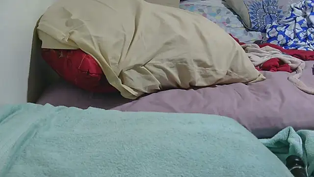 sluttylaura21 online show from 04-03-26, 05:36