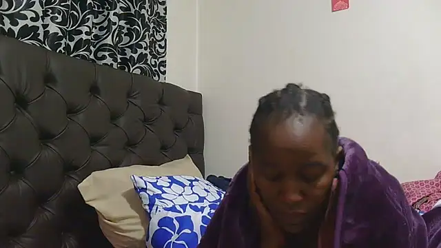 sluttylaura21 online show from 05-28-26, 04:42