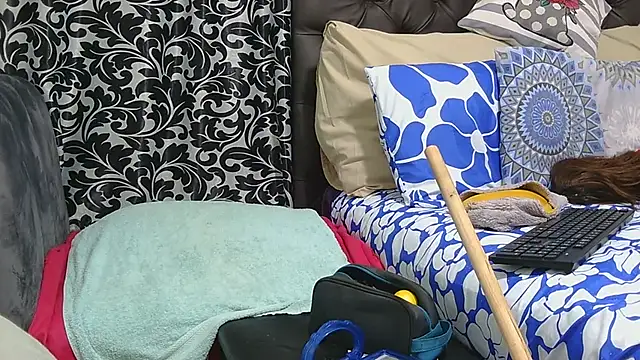 sluttylaura21 online show from 05-30-26, 05:40