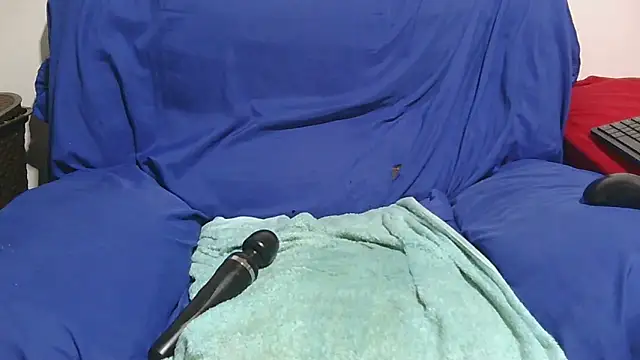 sluttylaura21 online show from 03-20-26, 12:00