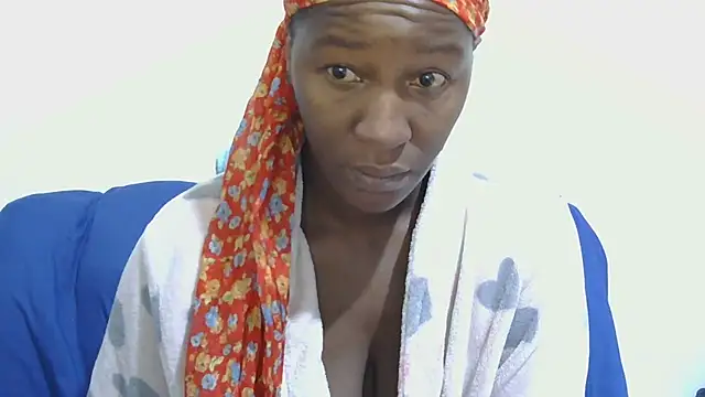 sluttylaura21 online show from 10-29-25, 04:44