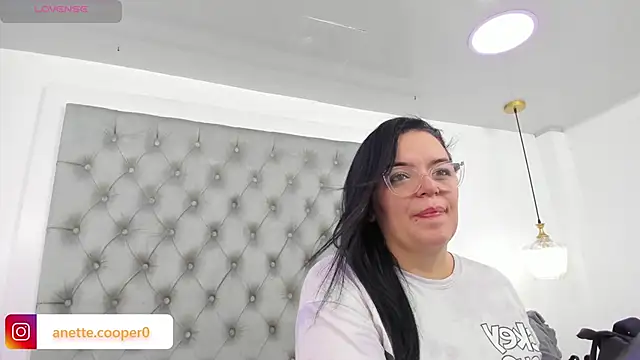Snapshot of anette_cooper chatting on 12-23-25, 03:28 anette cooper online show from 12-23-25, 03:28