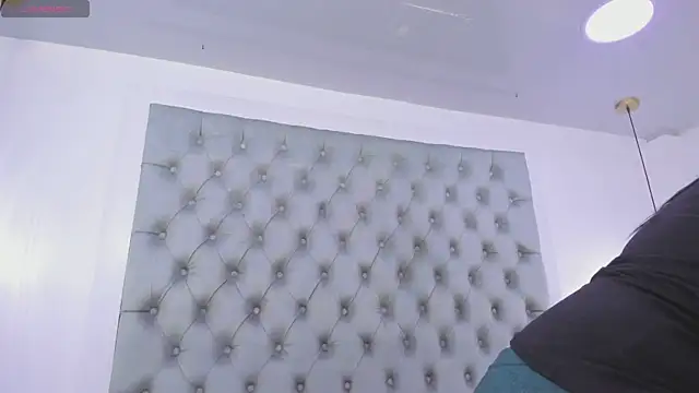 Snapshot of anette_cooper chatting on 09-19-25, 04:05 anette cooper online show from 09-19-25, 04:05