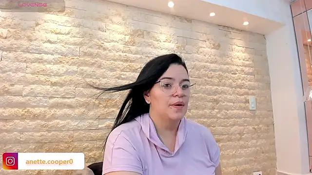 Snapshot of anette_cooper chatting on 12-17-25, 03:22 anette cooper online show from 12-17-25, 03:22
