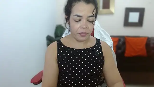 Snapshot of Abril_Beltran_ chatting on 09-22-25, 07:20 Abril Beltran  online show from 09-22-25, 07:20