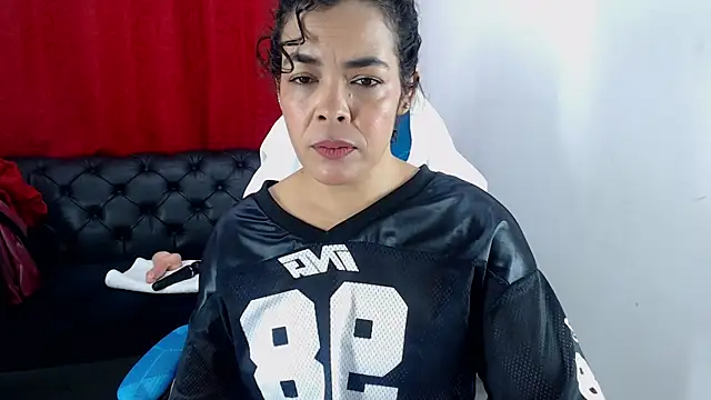 Snapshot of Abril_Beltran_ chatting on 10-11-25, 10:55 Abril Beltran  online show from 10-11-25, 10:55