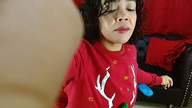 Snapshot of Abril_Beltran_ chatting on 12-03-25, 10:42 Abril Beltran online show from 12-03-25, 10:42