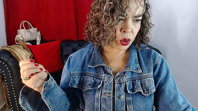 Snapshot of Abril_Beltran_ chatting on 02-21-26, 10:01 Abril Beltran online show from 02-21-26, 10:01